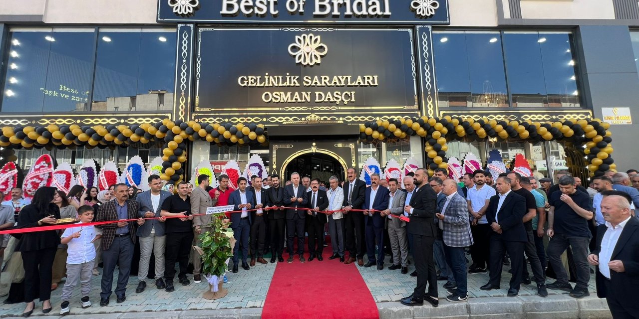 Yüksekova’da “Best of Bridal Gelinlik Sarayları” isimli iş yeri açıldı