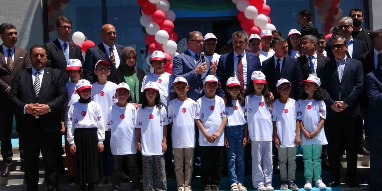 Milli Eğitim Bakanı Tekin, Erciş Bilim ve Sanat Merkezi’nin açılışına katıldı