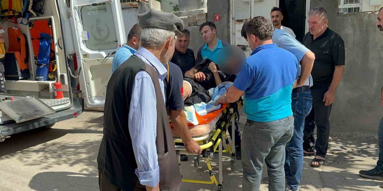 Adıyaman'da bıçağın üzerine düşen şahıs yaralandı
