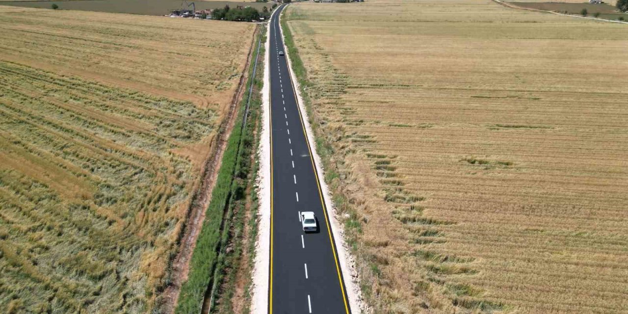 Tarihi ilçedeki yol ilk defa sıcak asfaltlandı