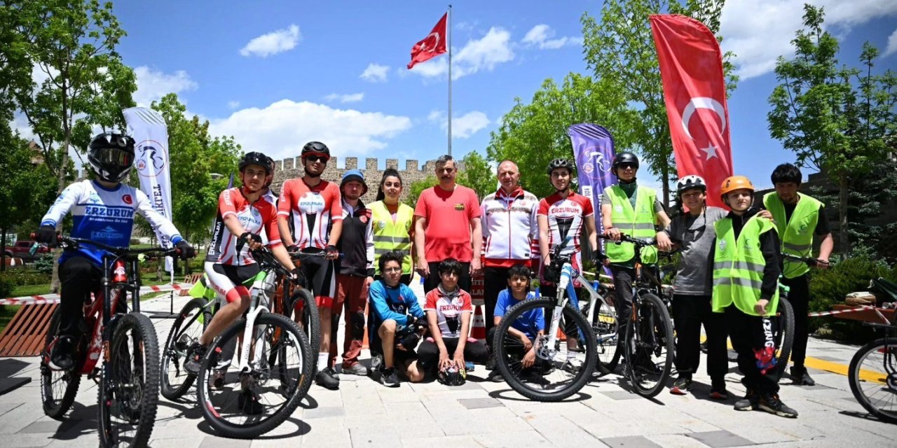 Erzurum’da pedallar "Sağlığın Keyfini Birlikte Sürelim" sloganıyla çevrildi