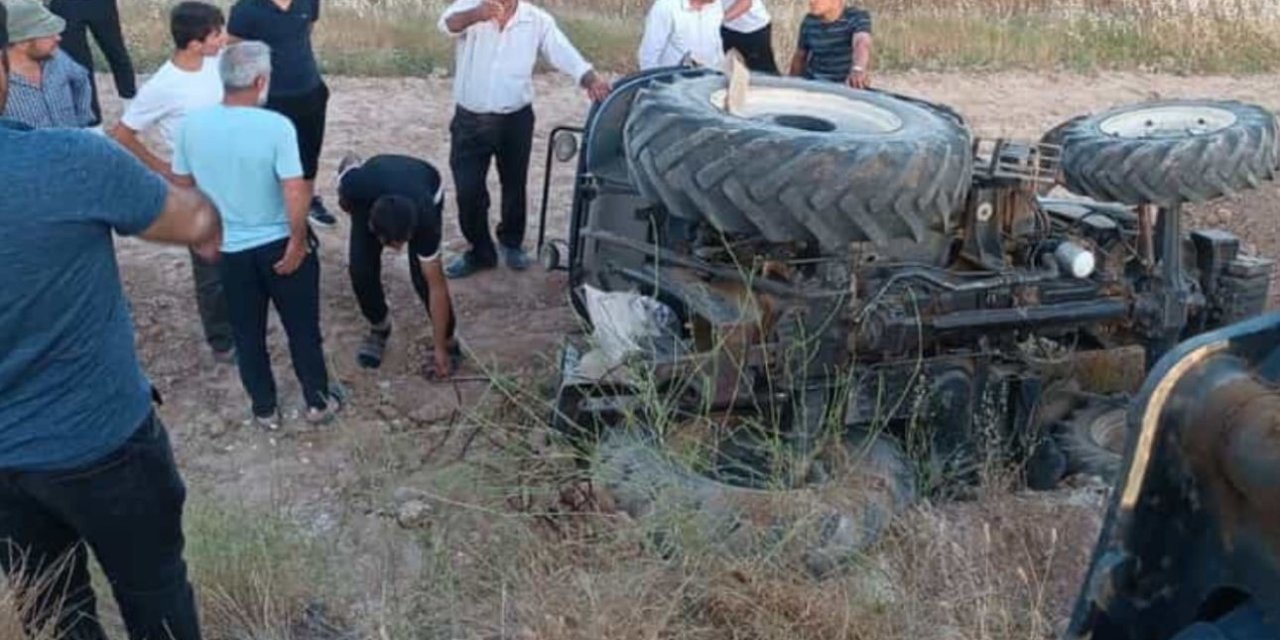 Siirt’te traktör devrildi, 2 kişi yaralandı