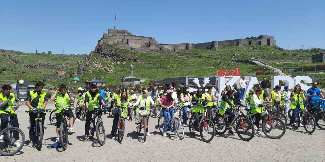 Kars’ta pedallar sağlık için çevrildi
