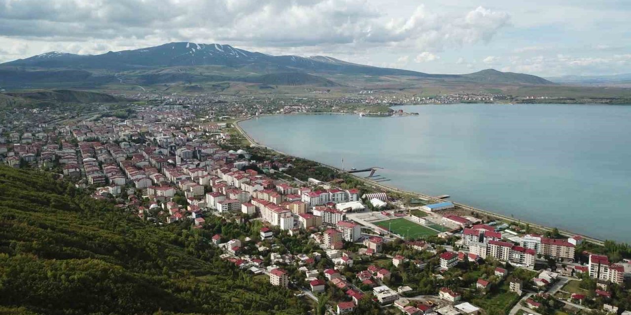Tatvan’daki 6 köyün muhtarlık seçimi yenilendi