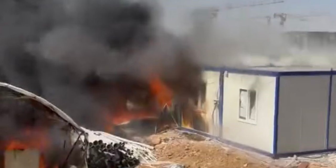 İnşaat şantiyesindeki yangın korkuttu