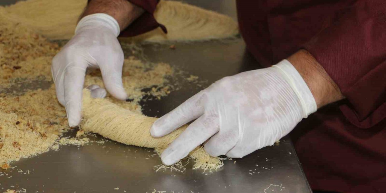 Diyarbakır’da tatlılar bayram için hazırlanıyor