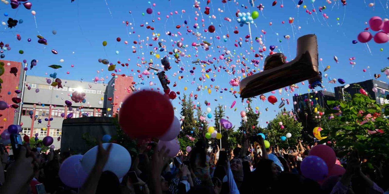 Binlerce balon Elif Azra için gökyüzüne bırakıldı