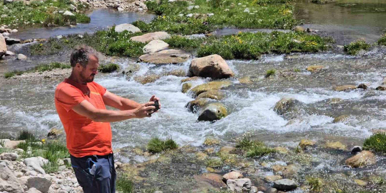 Almanya’dan geldi, Hakkari’nin içme suyu sıkıntısına dikkat çekti