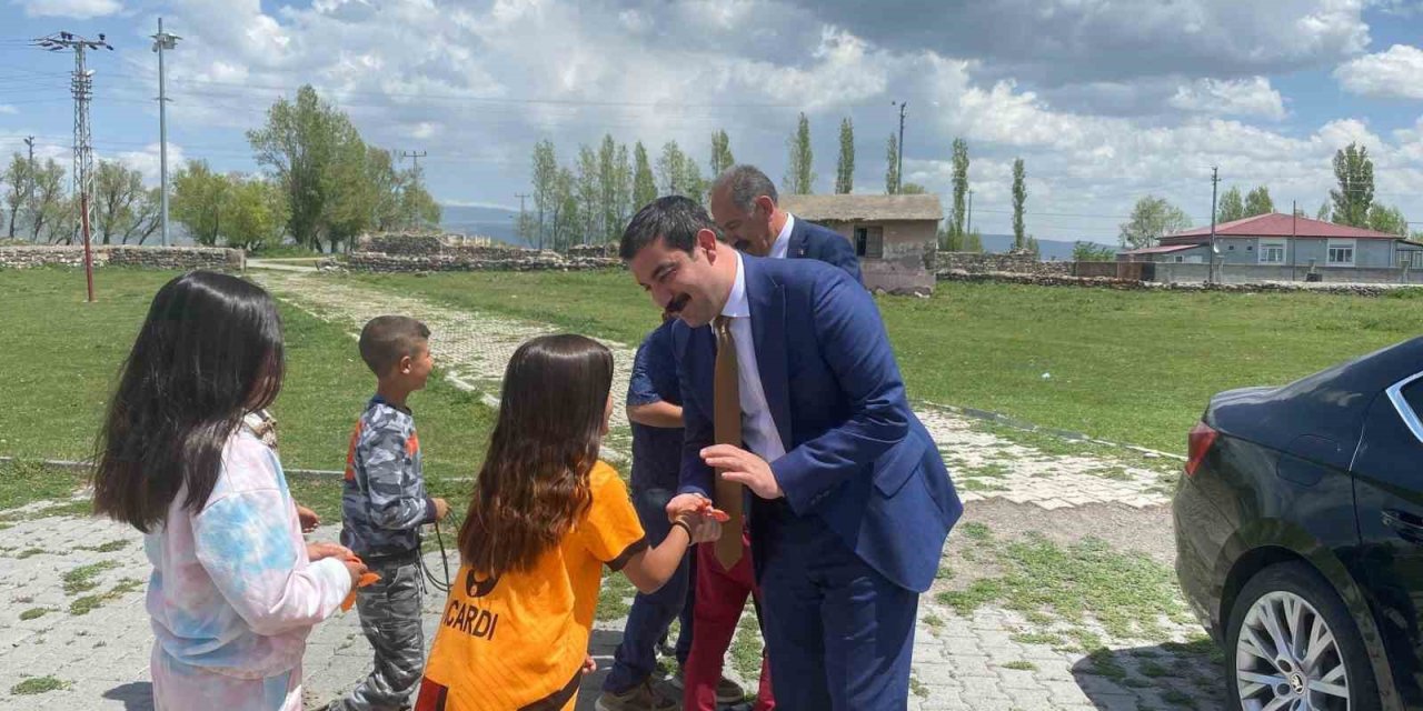 Kaymakam Akköz ve Başkan Elma’dan Yalınçayır İlkokulu’na ziyaret gerçekleştirdi