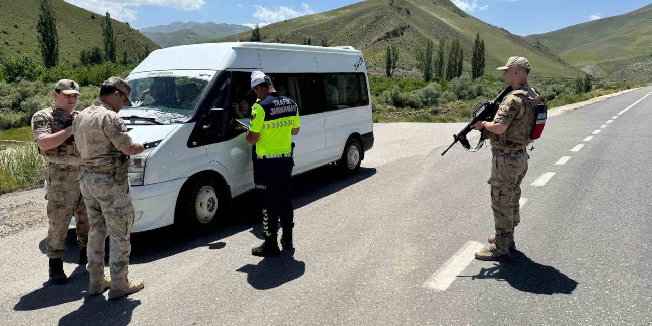 Esendere'de yol uygulaması: 5 sürücüye ceza kesildi, 1 araç trafikten men edildi