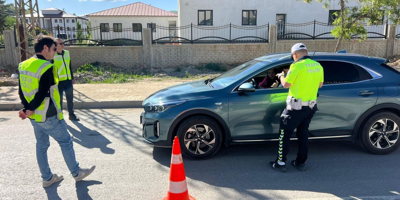 Yüksekova’da bayram öncesi trafik denetimleri sıklaştırıldı