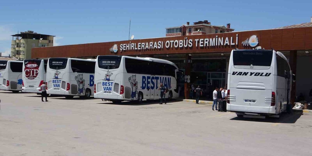 Van’da otogarda bayram yoğunluğu