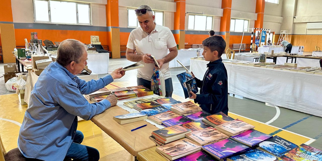 Yüksekova’da yazarlar, okur ilgisi bekliyor