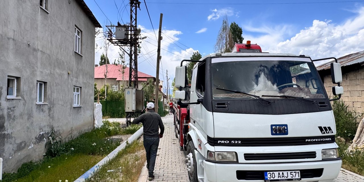 Yüksekova’da 4 gün elektriksiz kalan Dilekli Mahallesi’ne yeni trafo