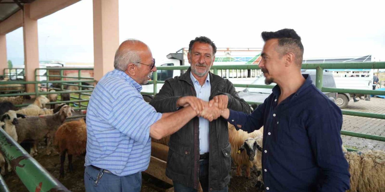 Muş’taki kurban pazarı hareketlendi