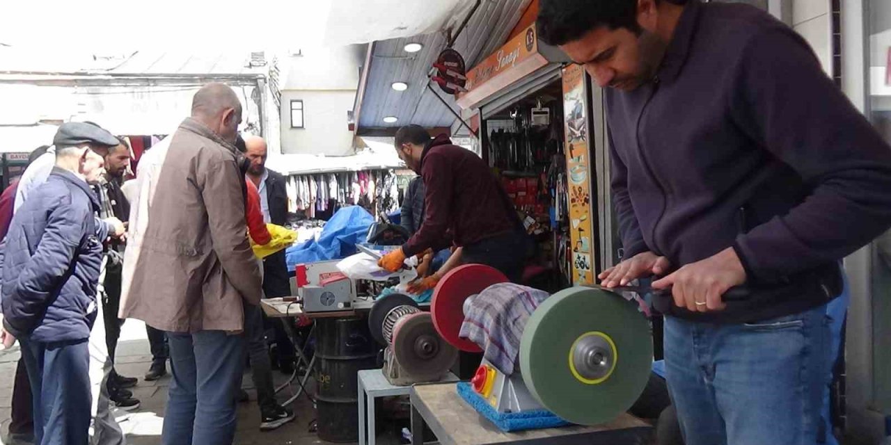 Kars’ta bıçaklar kurbanlar için bilendi