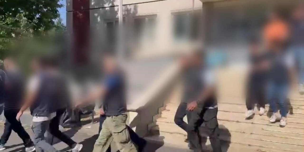 Sahte araç kiralama siteleriyle 286 kişiyi dolandırdılar: 13 şüpheli yakalandı