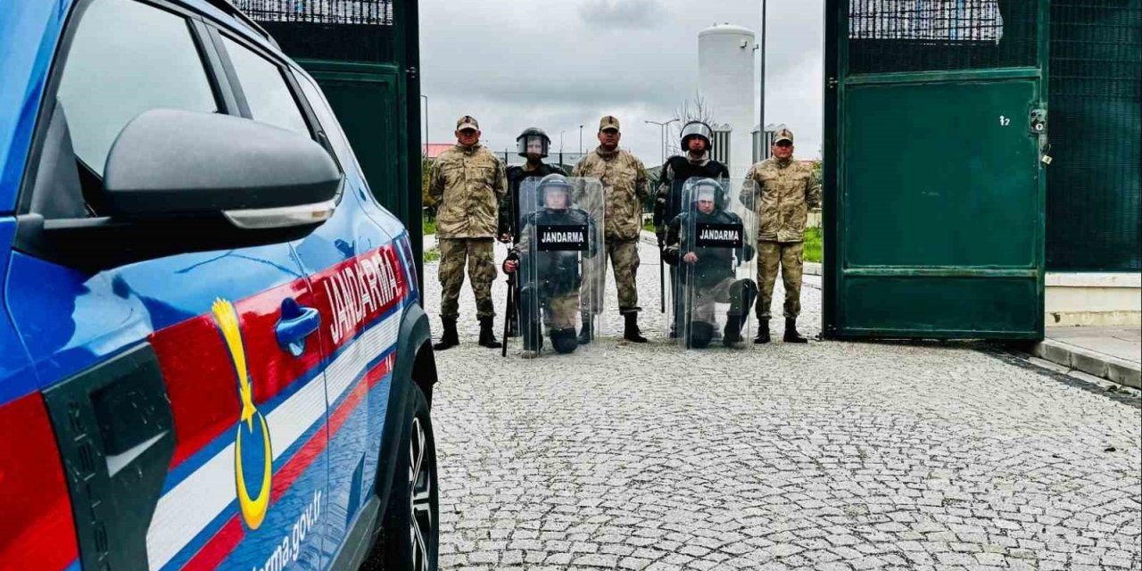 Erzurum'da Jandarma 53 düzensiz göçmeni yakaladı