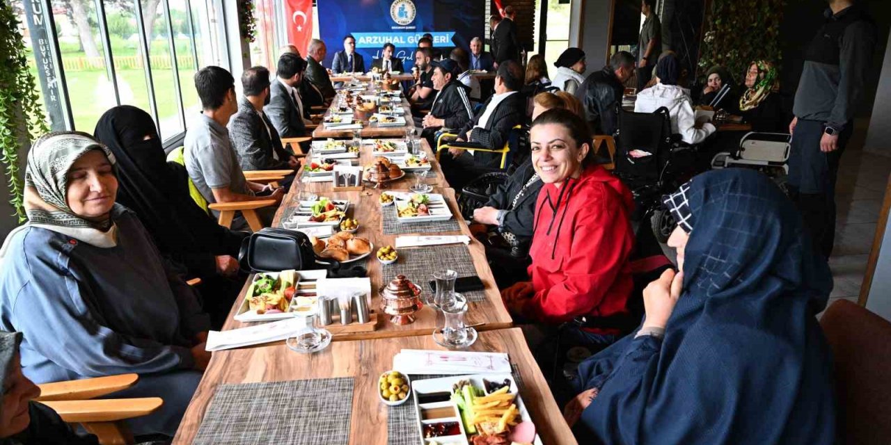 Erzurum Valisi Mustafa Çiftçi engelli vatandaşlarla buluştu