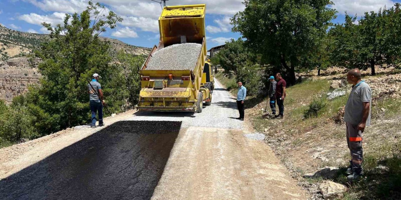 Akçadağ’da yol çalışmaları sürüyor