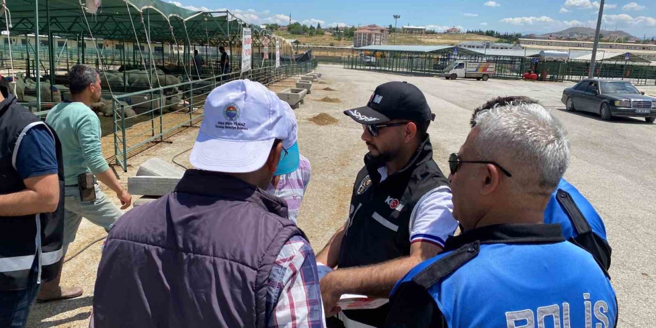 Malatya’da kurban satıcılarına sahte para uyarısı yapıldı