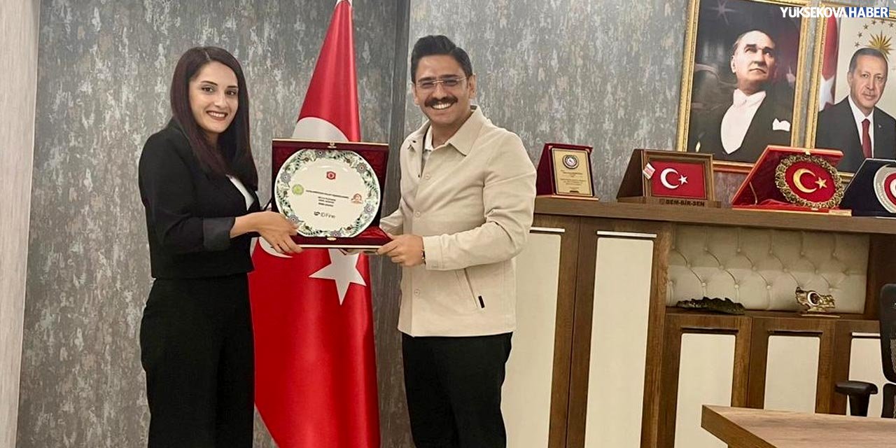 Hakapad’tan Hakkari Belediyesine teşekkür plaketi