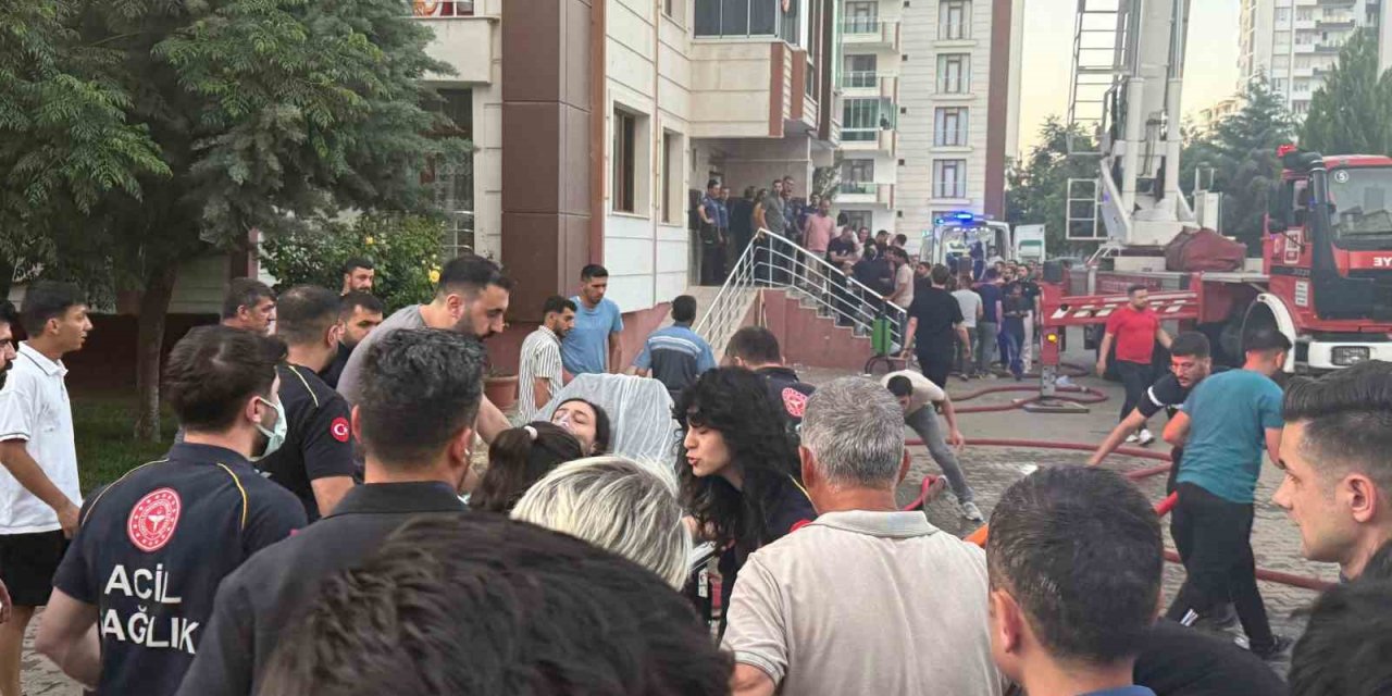 Diyarbakır’da 13 katlı apartmanda yangın