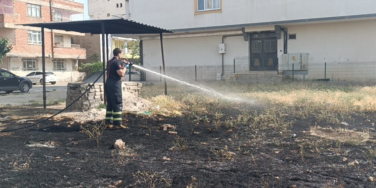 Batman’da terk edilmiş araçlar alev alev yandı
