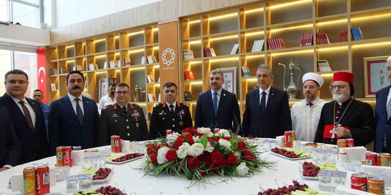 Mardin’de vatandaşlar bayramlaşma programında buluştu