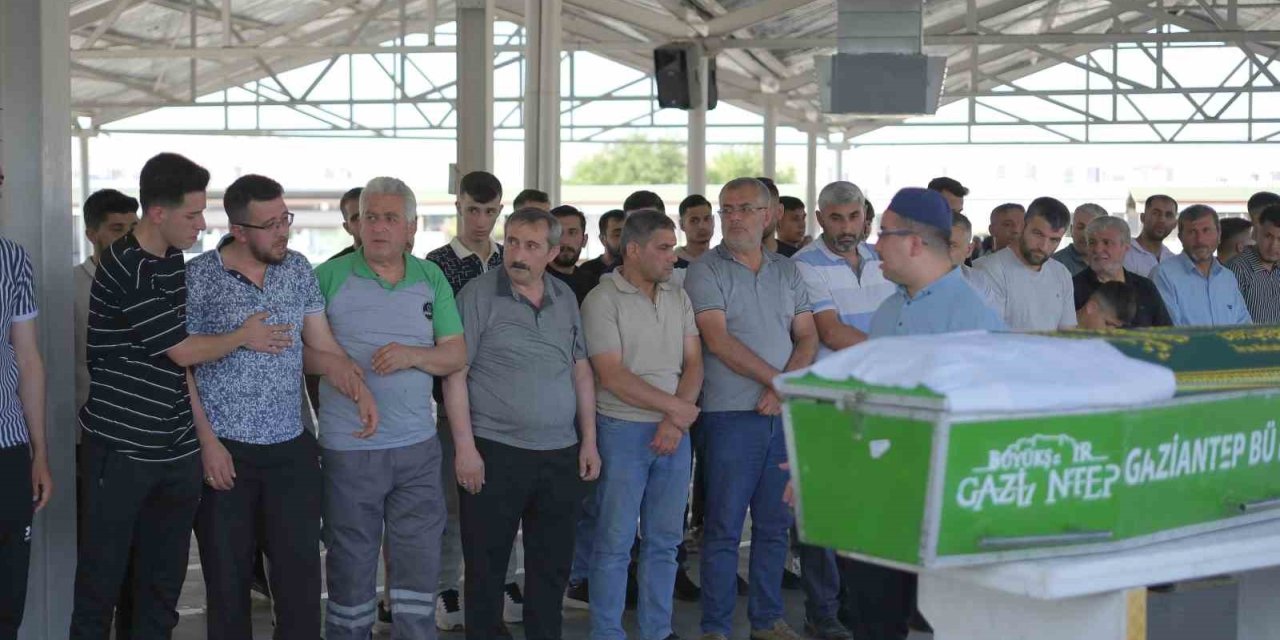 Binlerce balonun bırakıldığı Elif Azra, yaşamını yitirdi