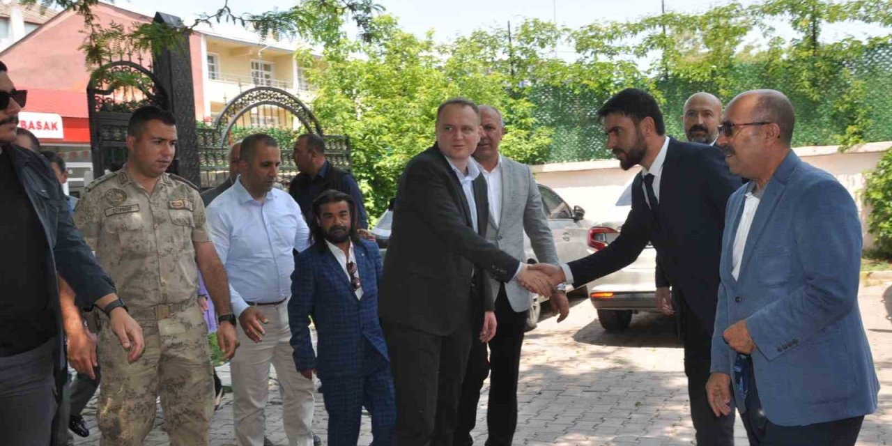 Bulanık’ta protokol halkla  bir araya geldi
