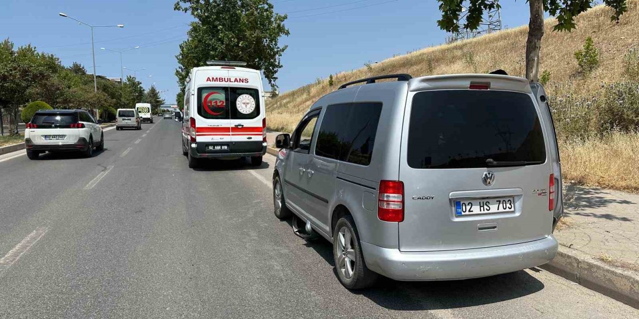 Adıyaman’da hafif ticari araç ile otomobil çarpıştı