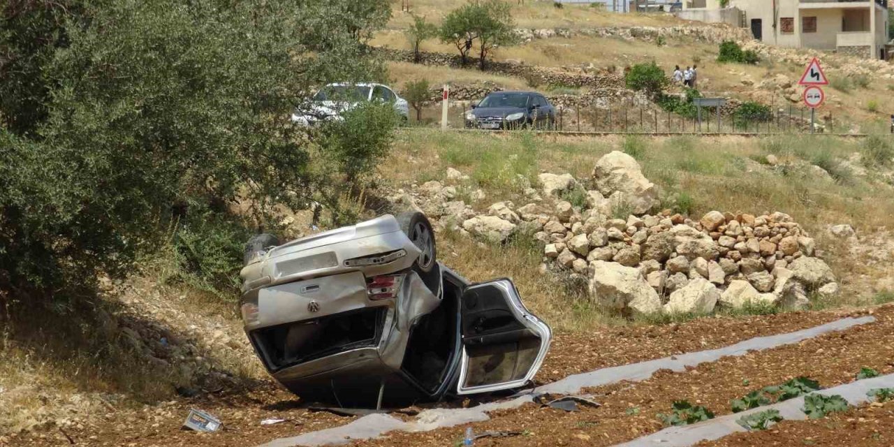 Batman’da virajı alamayan otomobil takla attı: 3 yaralı