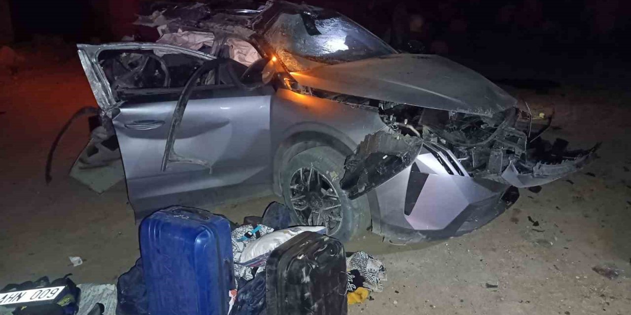 Tunceli’de otomobil uçuruma yuvarlandı