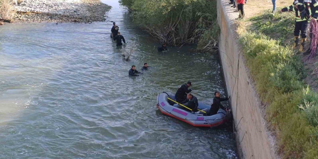Balık tutmak için girdiği nehirde boğularak hayatını kaybetti