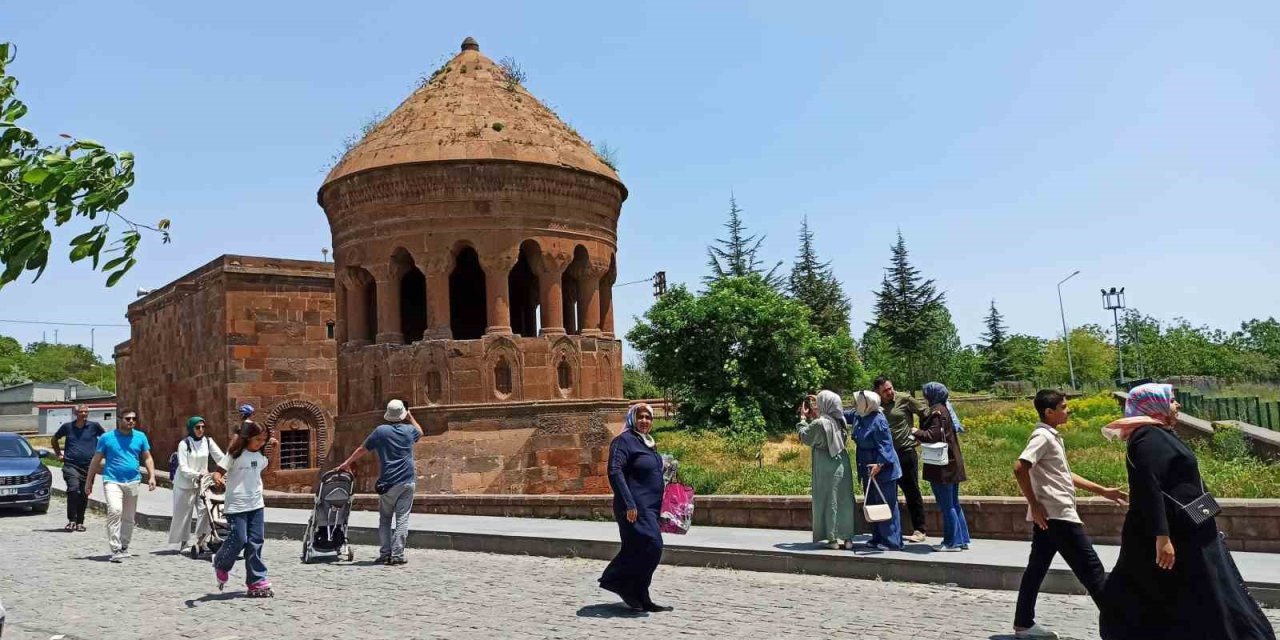Ahlat’ta Kurban Bayramı yoğunluğu yaşanıyor