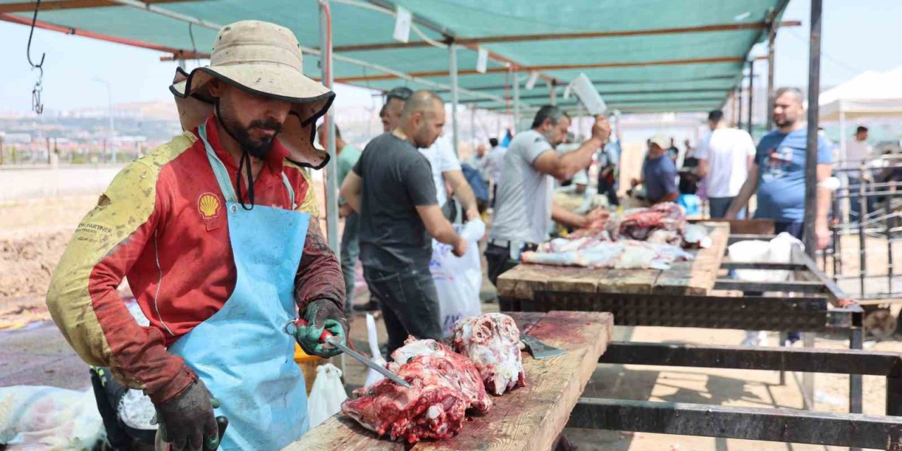 Elazığ’da bayramın üçüncü günü de kurban kesimi sürdü
