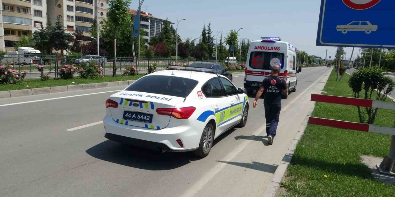 Eşi ile tartışan kadın hareket halindeki araçtan atladı