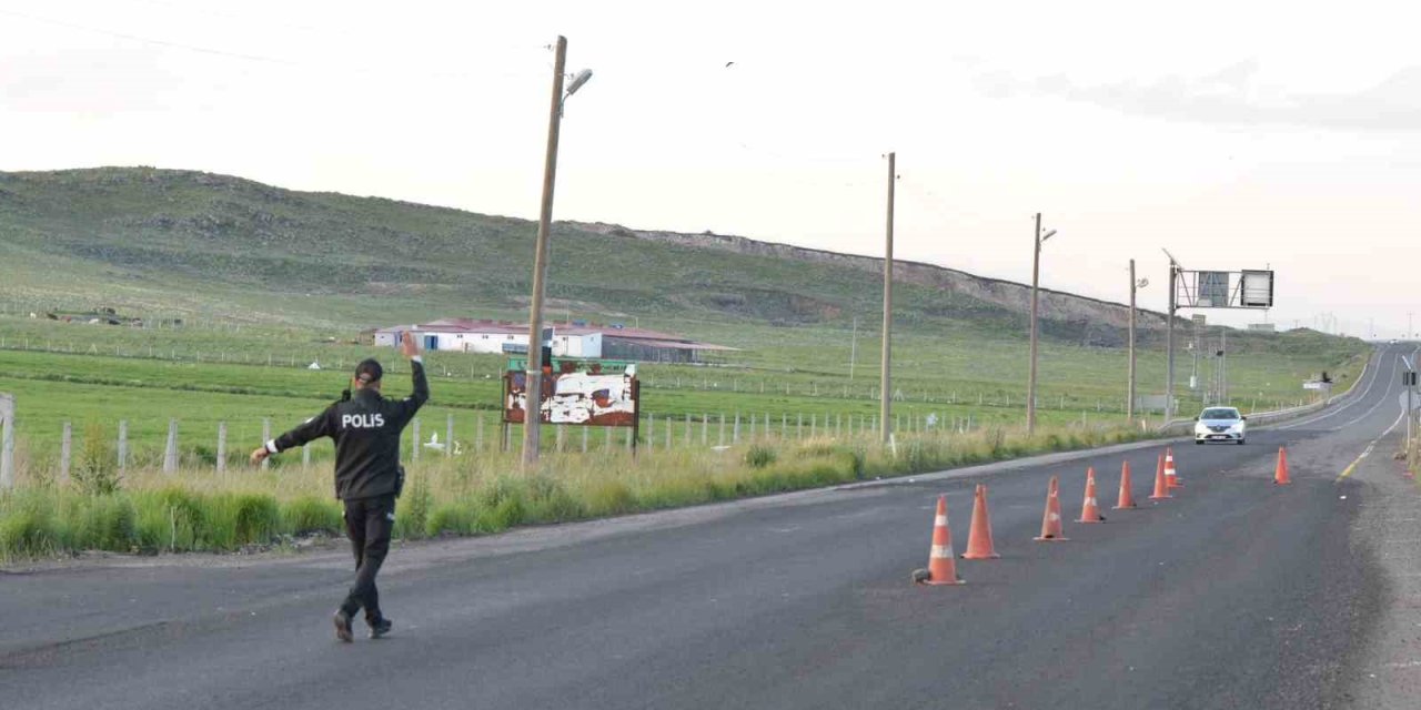 Kars’taki asayiş ve trafik uygulamaları sıklaştırıldı