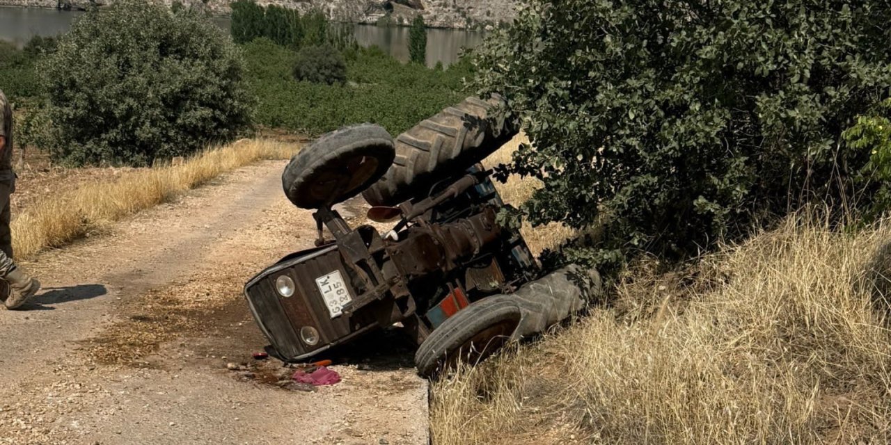 Halfeti’de traktör devrildi: 3 kişi yaralandı