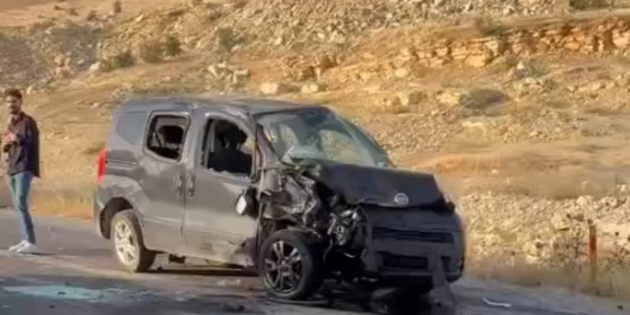 Mardin’de kamyonet ile cip çarpıştı
