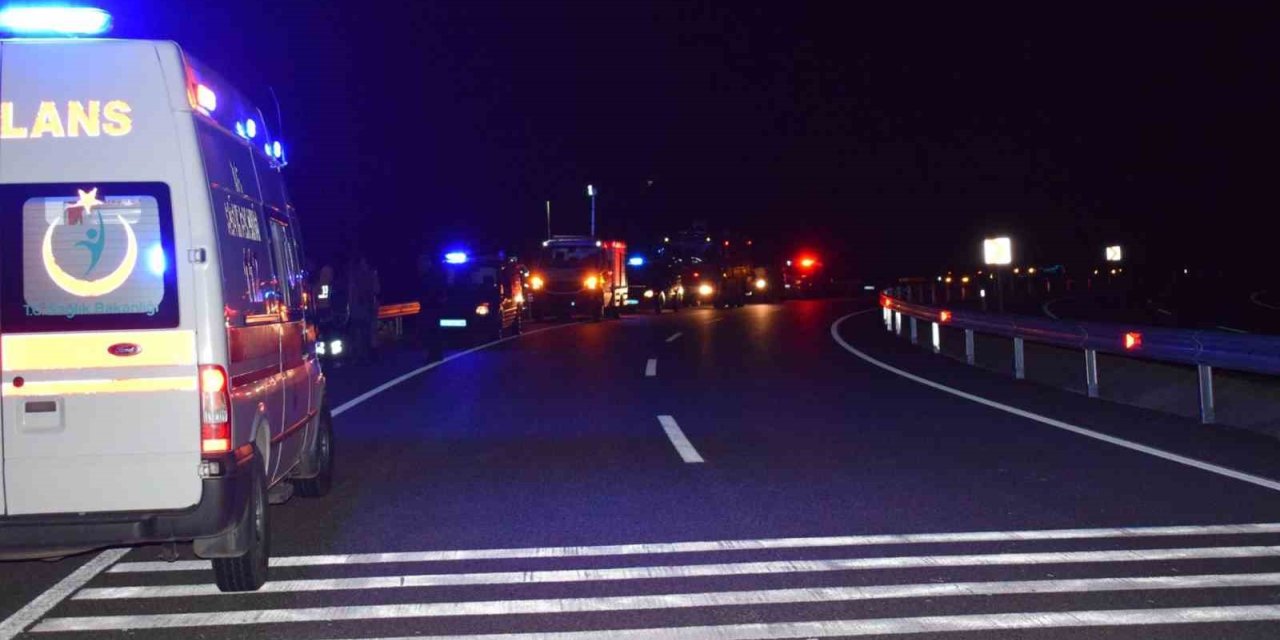 Malatya’da kontrolden çıkan minibüs yan yattı