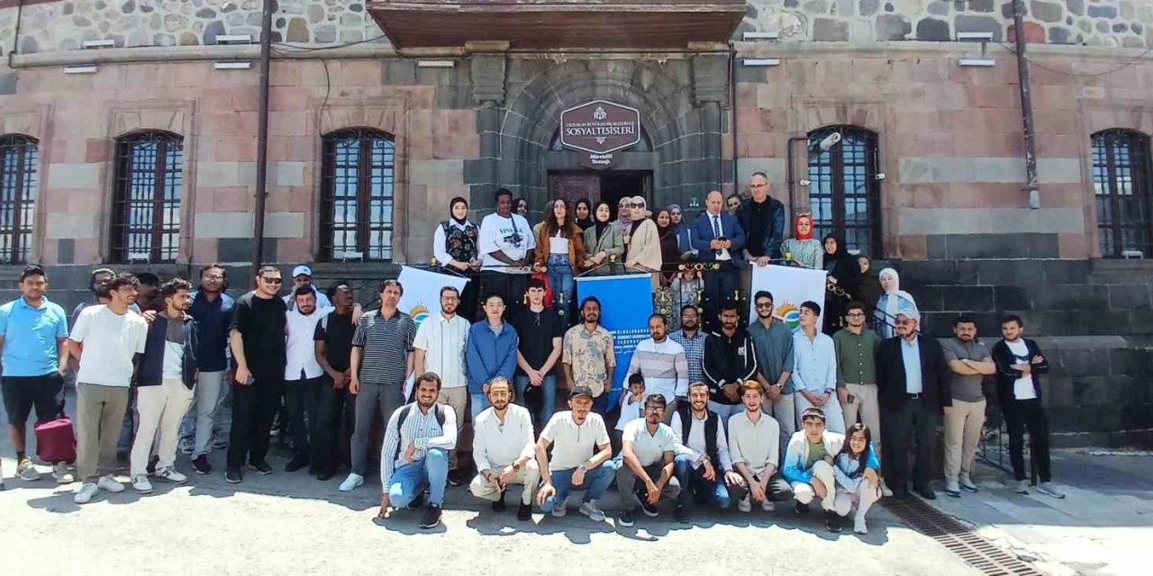 ERULDER öğrencileri bayramda yalnız bırakmadı