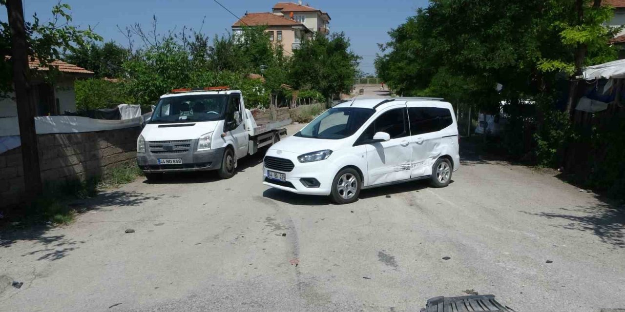 Malatya'da hafif ticari araç ile otomobil çarpıştı: 4 yaralı