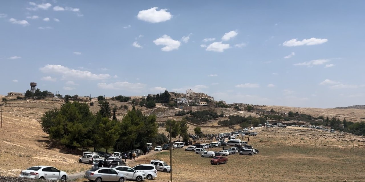İzmir’deki kazada hayatını kaybeden 3 kardeş Mardin’de toprağa verildi