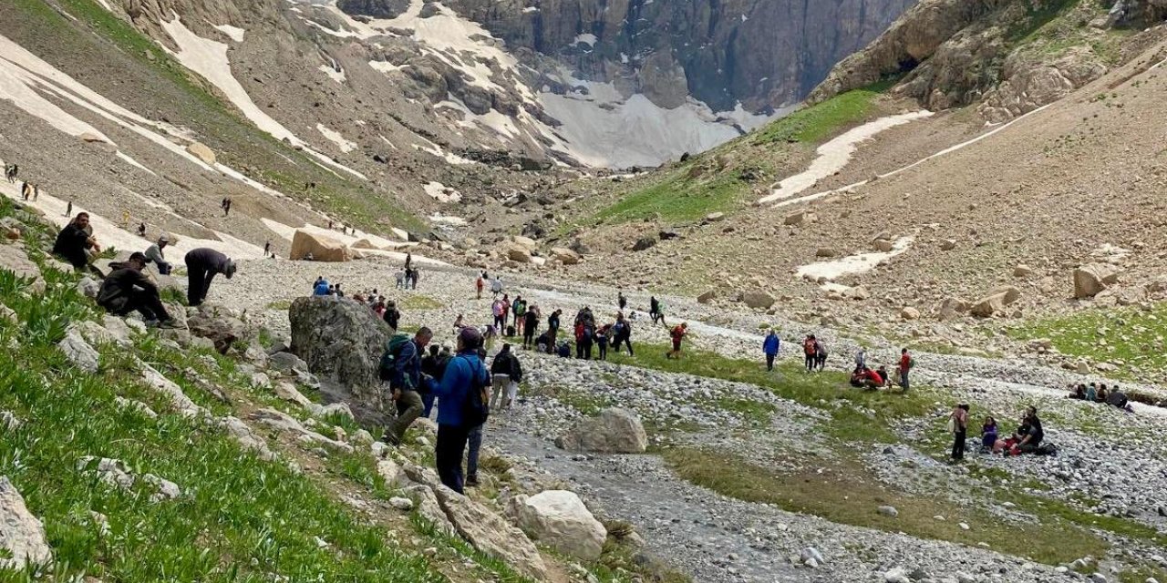60 kişilik grup Cennet ve Cehennem Vadisi’ni gezdi