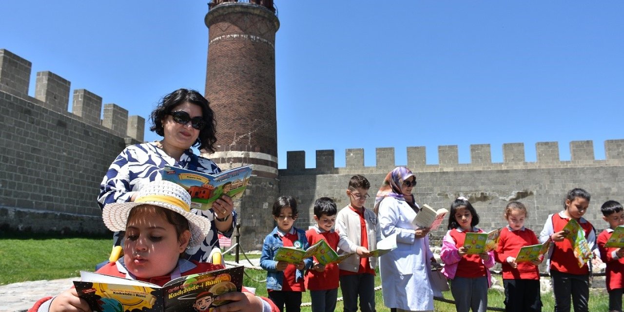 Erzurum kalesinde okuma şenliği yapıldı