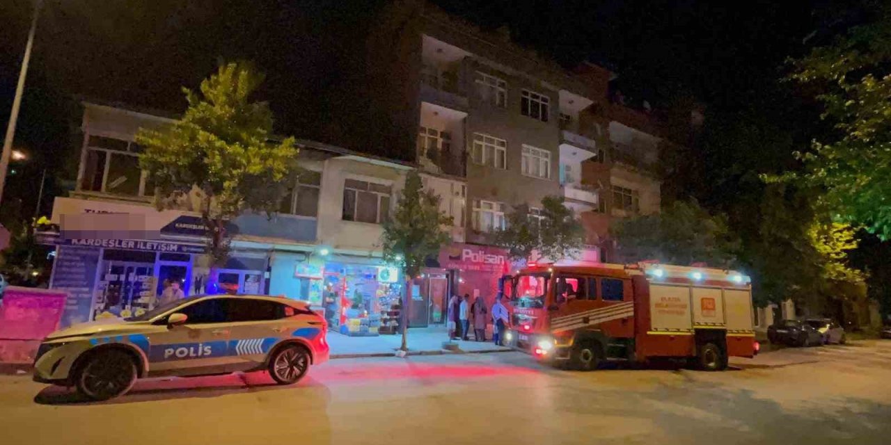 Elazığ’da bina yangını: 2 kişi dumandan etkilendi