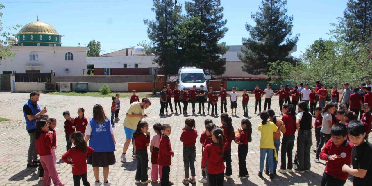 Cizre’de öğrenciler "Merkezim Her Yerde" Projesiyle eğleniyor