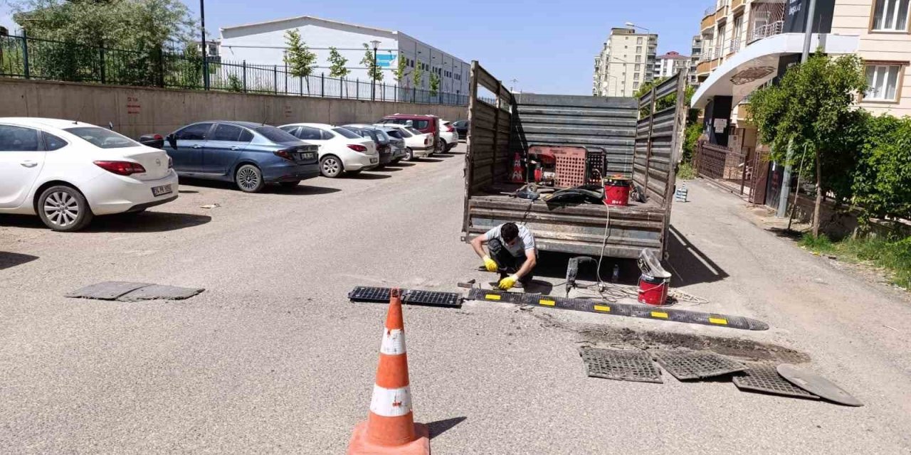 Siirt’te durak, duba ve kasis çalışmaları sürüyor